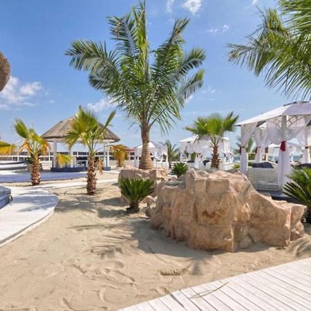 Velier Holiday Apartments Mamaia Extérieur photo