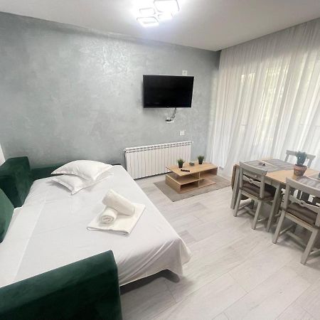 Velier Holiday Apartments Mamaia Extérieur photo